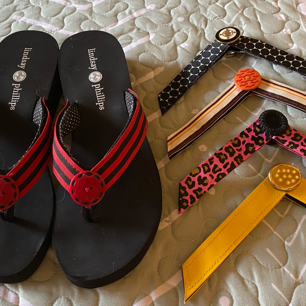 Lindsay Phillips switch flops with 5 straps. Sz 9